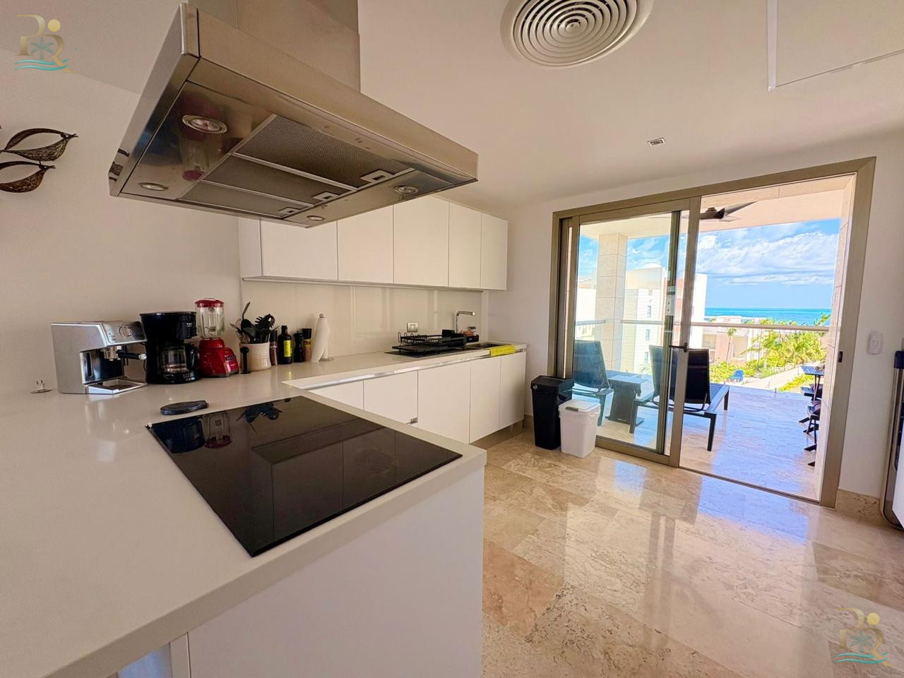 Property gallery Stylish oceanfront luxury condo for long-term living
