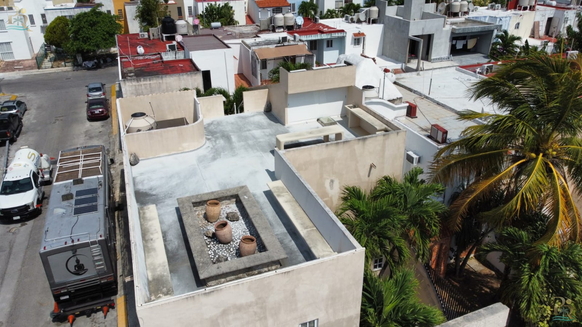 Property gallery HOUSE WALKING TO THE BEACH