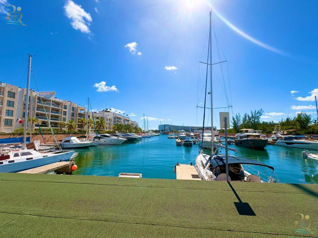 Property gallery Stylish oceanfront luxury condo for long-term living