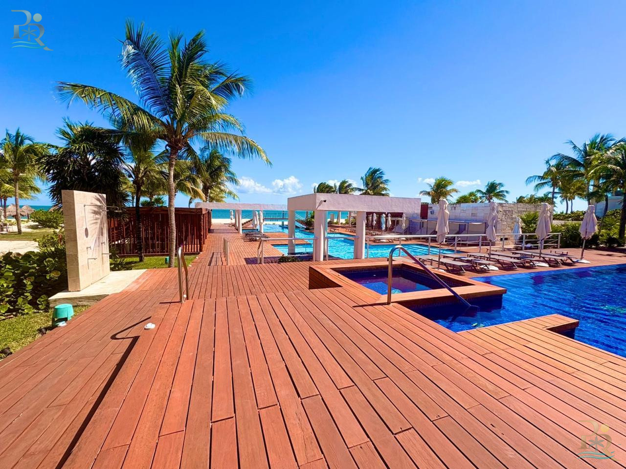 Property gallery Stylish oceanfront luxury condo for long-term living