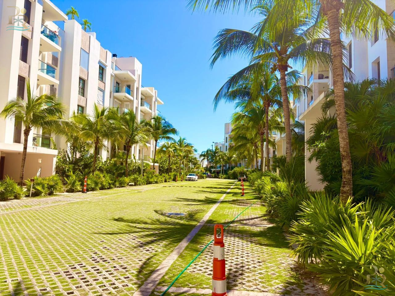 Property gallery Stylish oceanfront luxury condo for long-term living