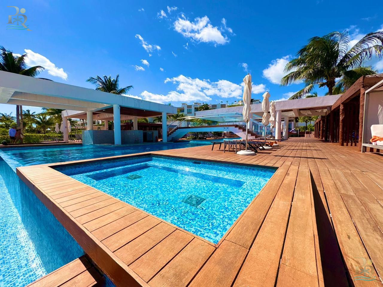 Property gallery Stylish oceanfront luxury condo for long-term living