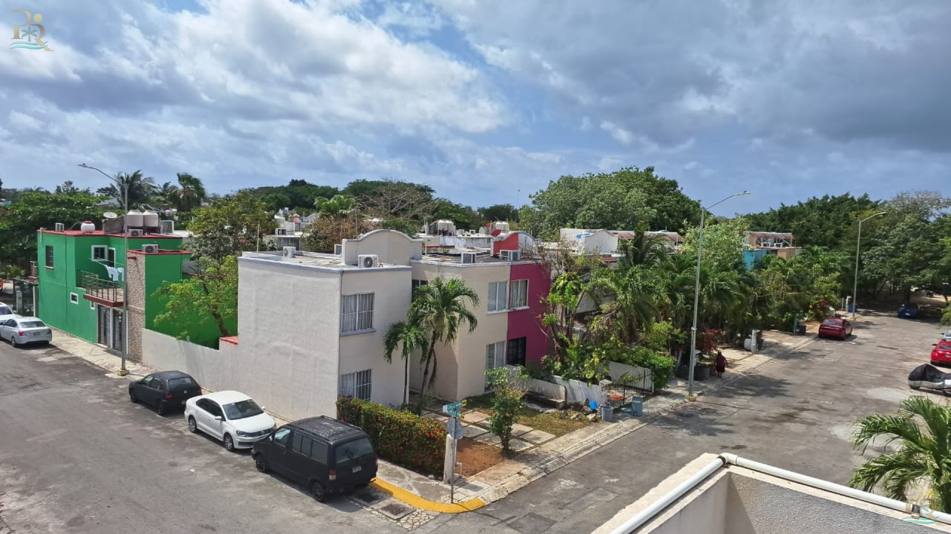 Property gallery HOUSE WALKING TO THE BEACH