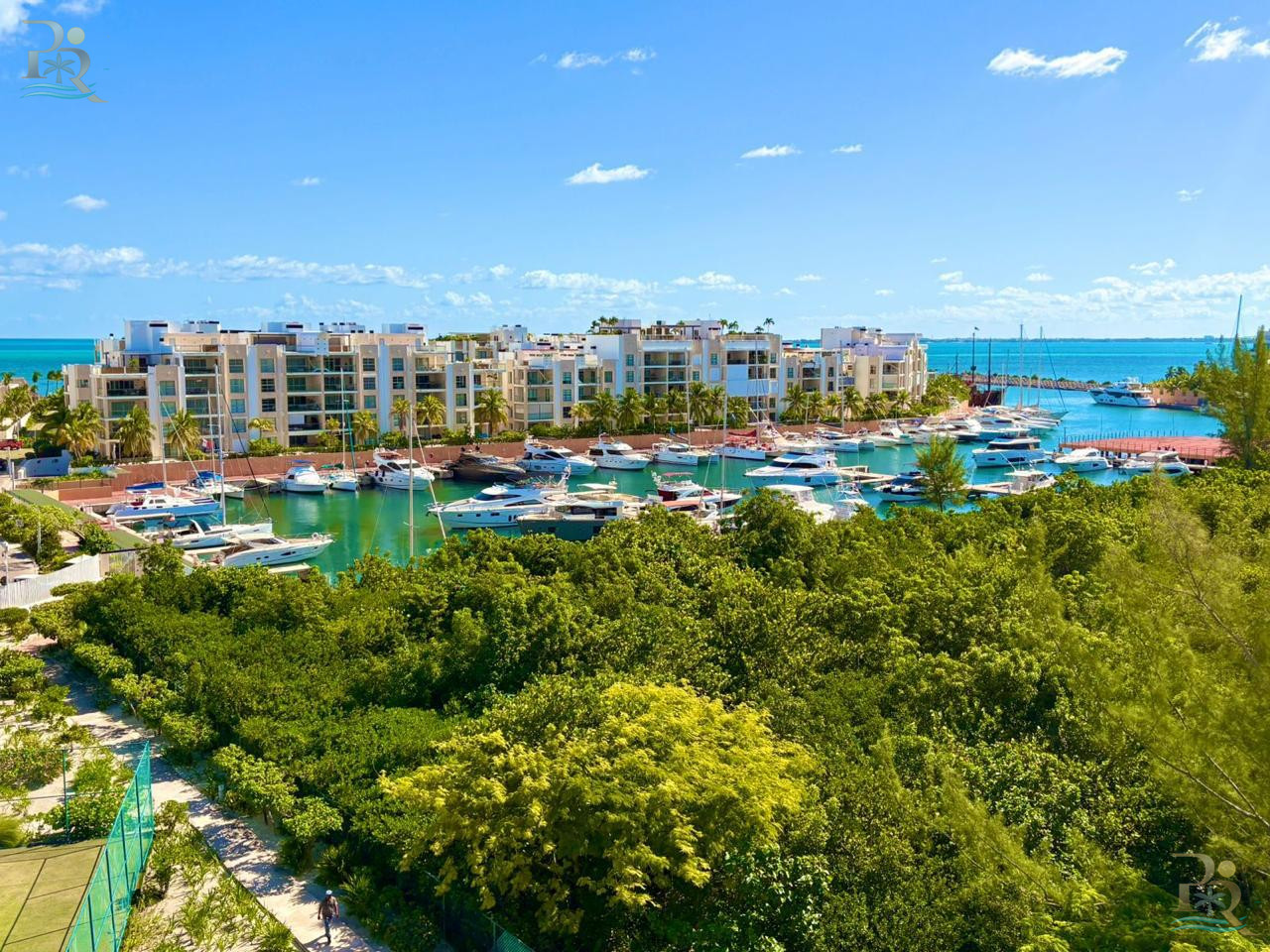 Property gallery Stylish oceanfront luxury condo for long-term living
