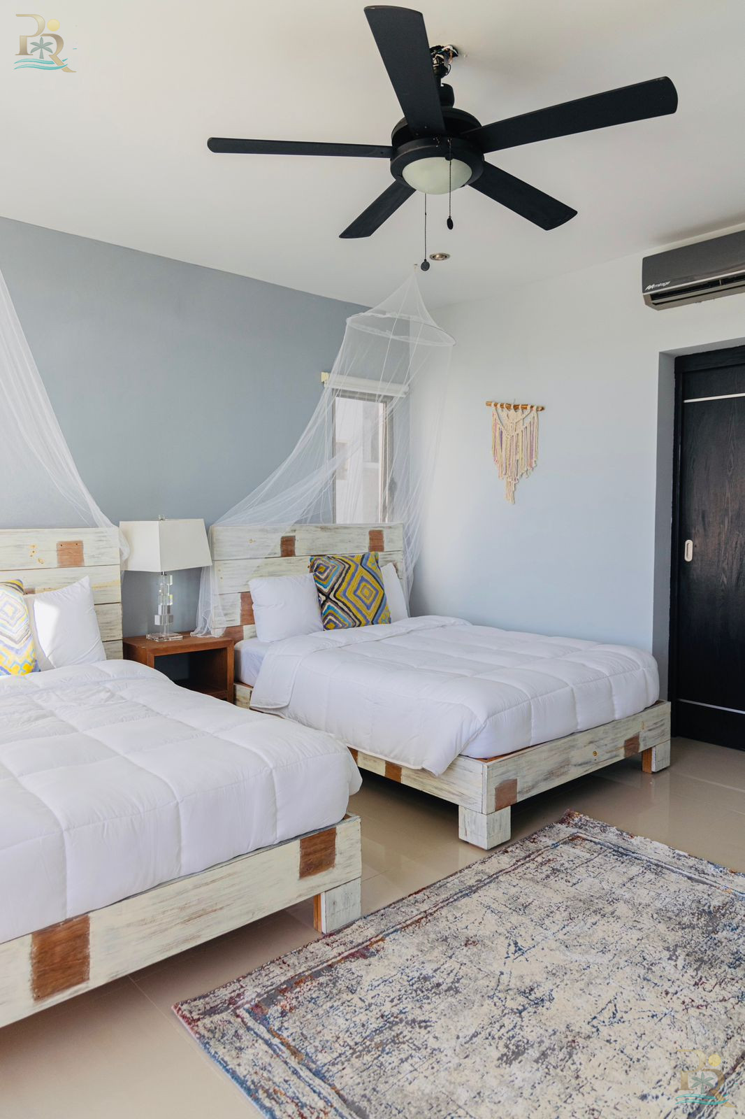 Property gallery APARTMENT STEPS FROM THE BEACH