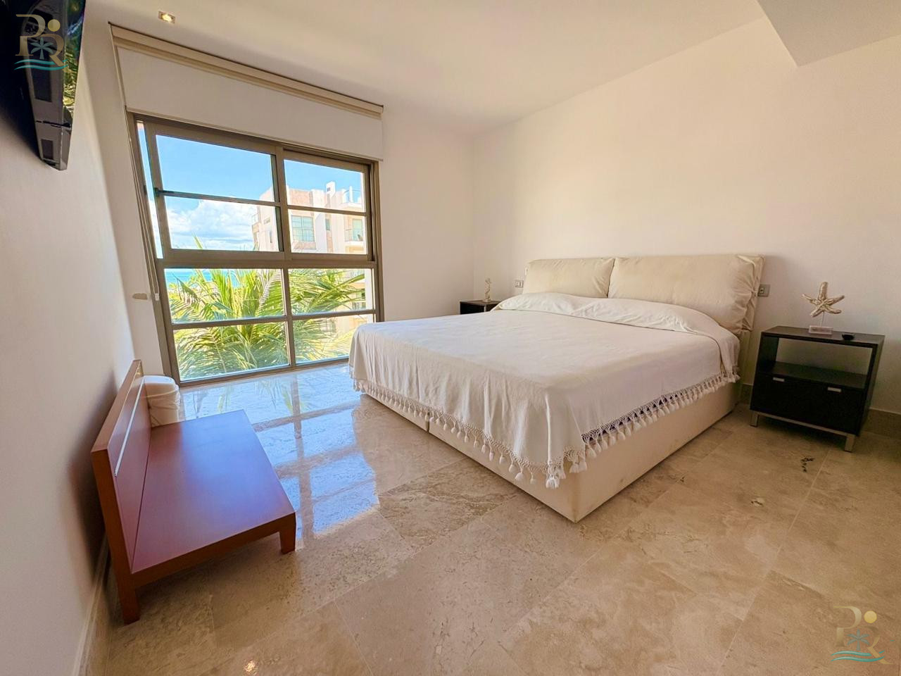 Property gallery Stylish oceanfront luxury condo for long-term living