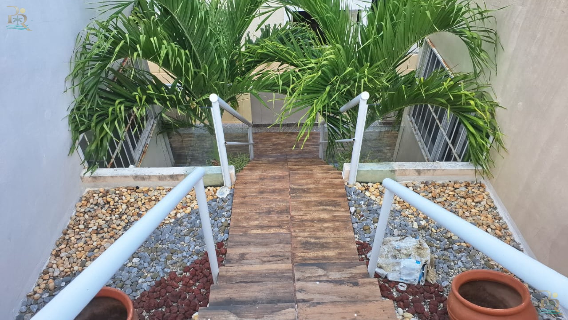 Property gallery HOUSE WALKING TO THE BEACH