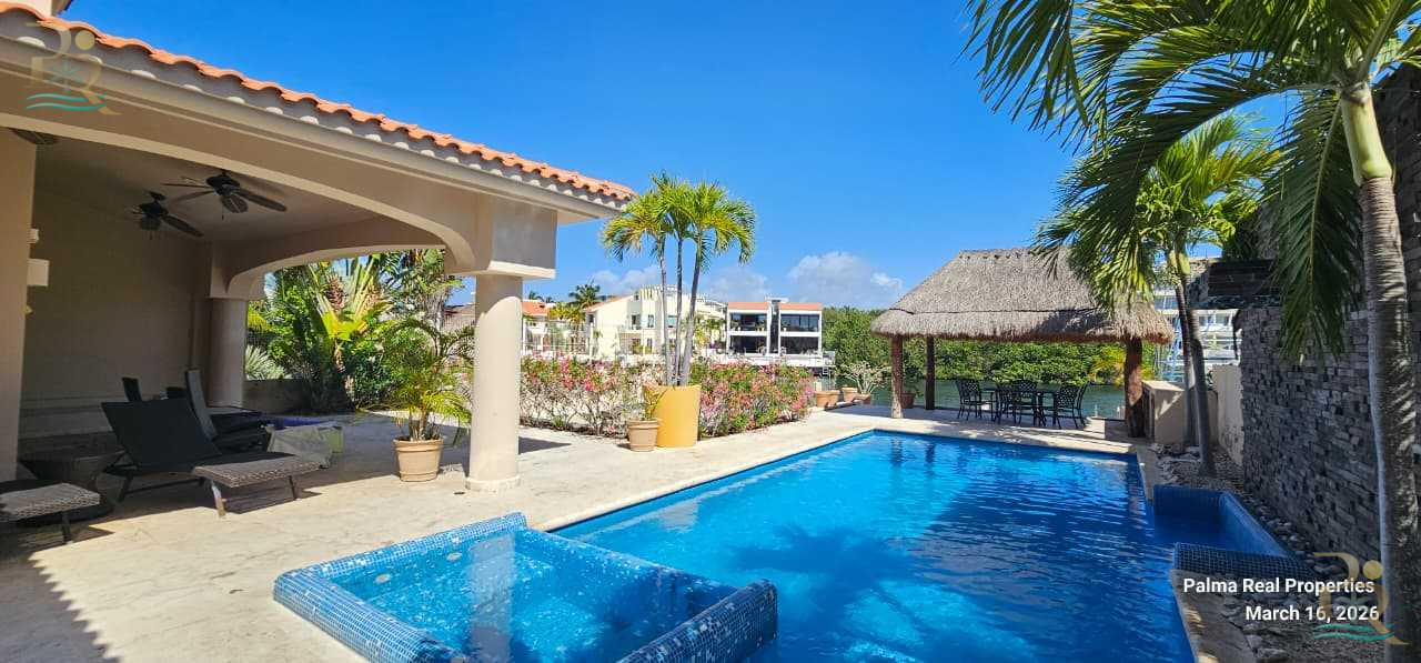 Property gallery "Waterfront Mansion with Private Dock & 5 Luxury Suites."