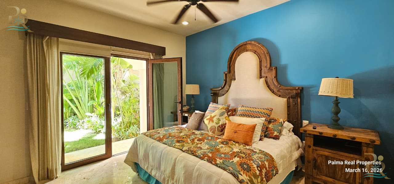 Property gallery "Waterfront Mansion with Private Dock & 5 Luxury Suites."