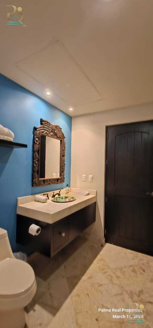 Property gallery "Waterfront Mansion with Private Dock & 5 Luxury Suites."