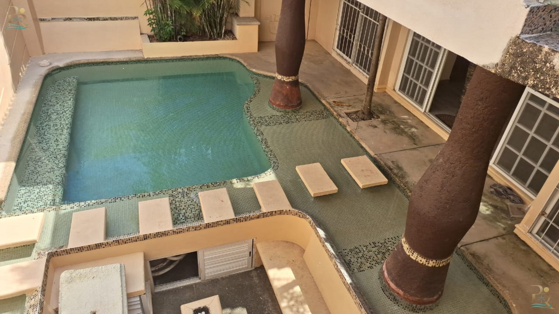 Property gallery HOUSE WALKING TO THE BEACH