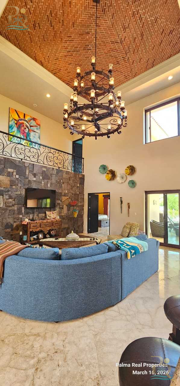 Property gallery "Waterfront Mansion with Private Dock & 5 Luxury Suites."