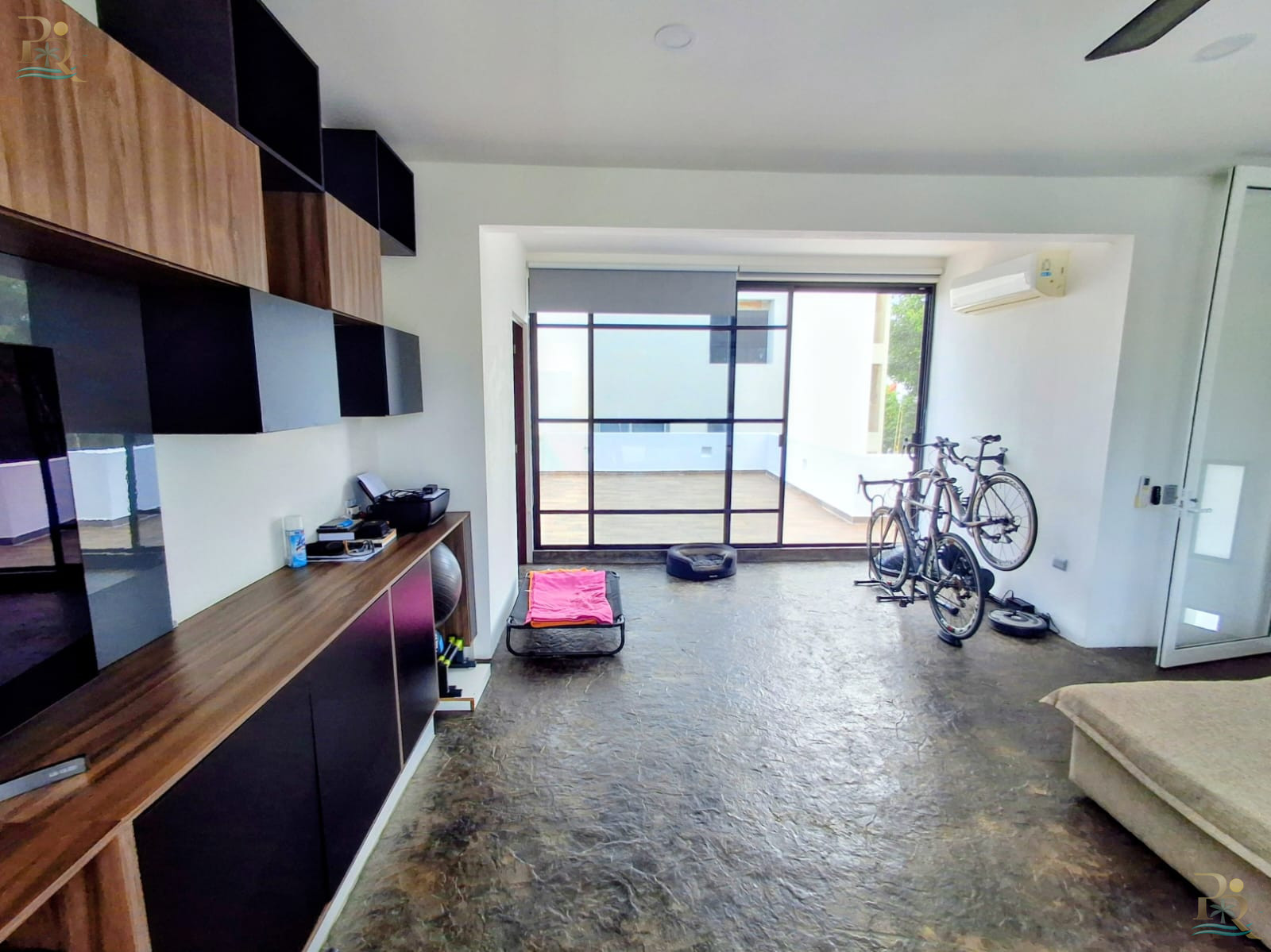 Property gallery Elegant contemporary house