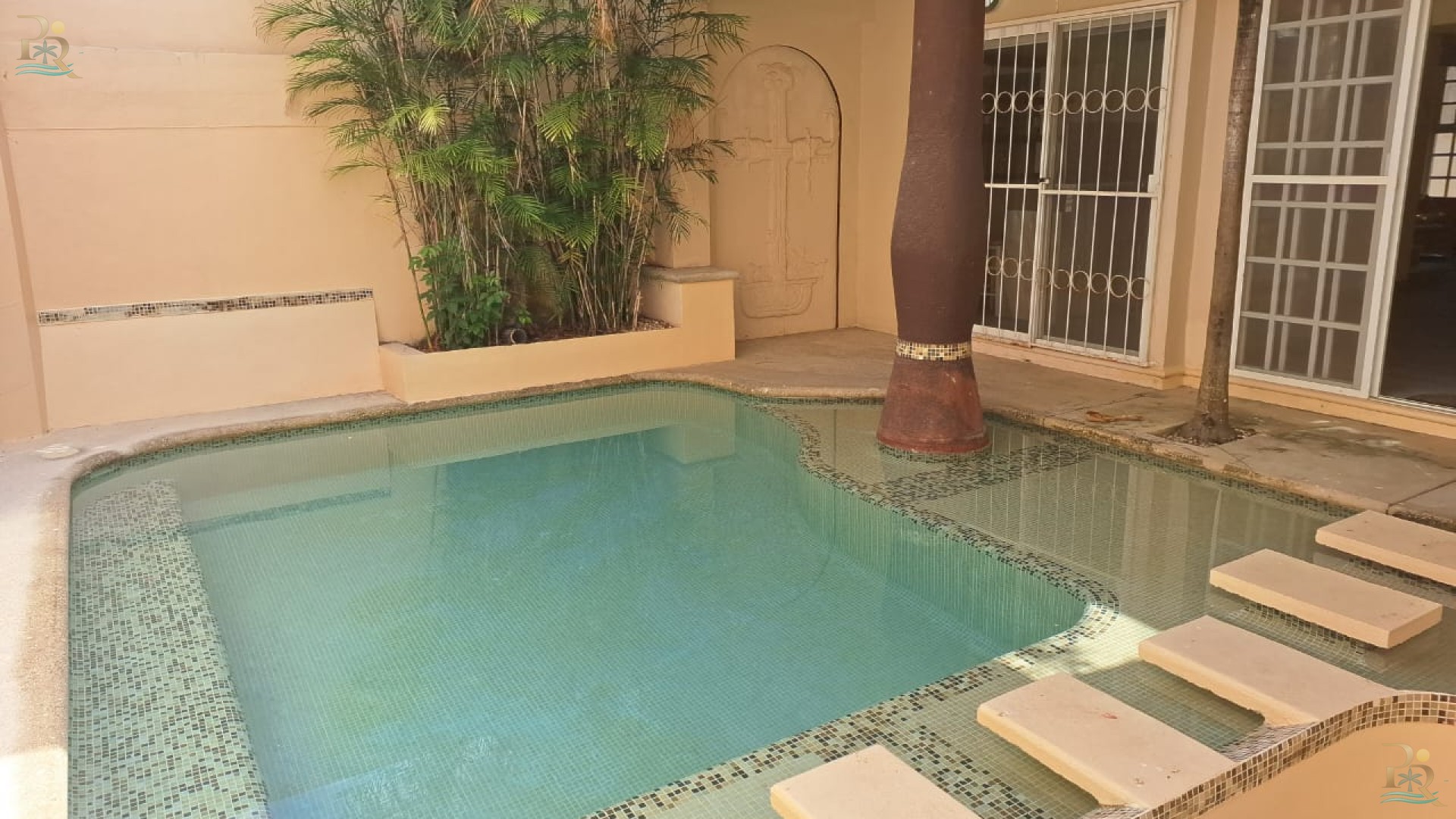 Property gallery HOUSE WALKING TO THE BEACH