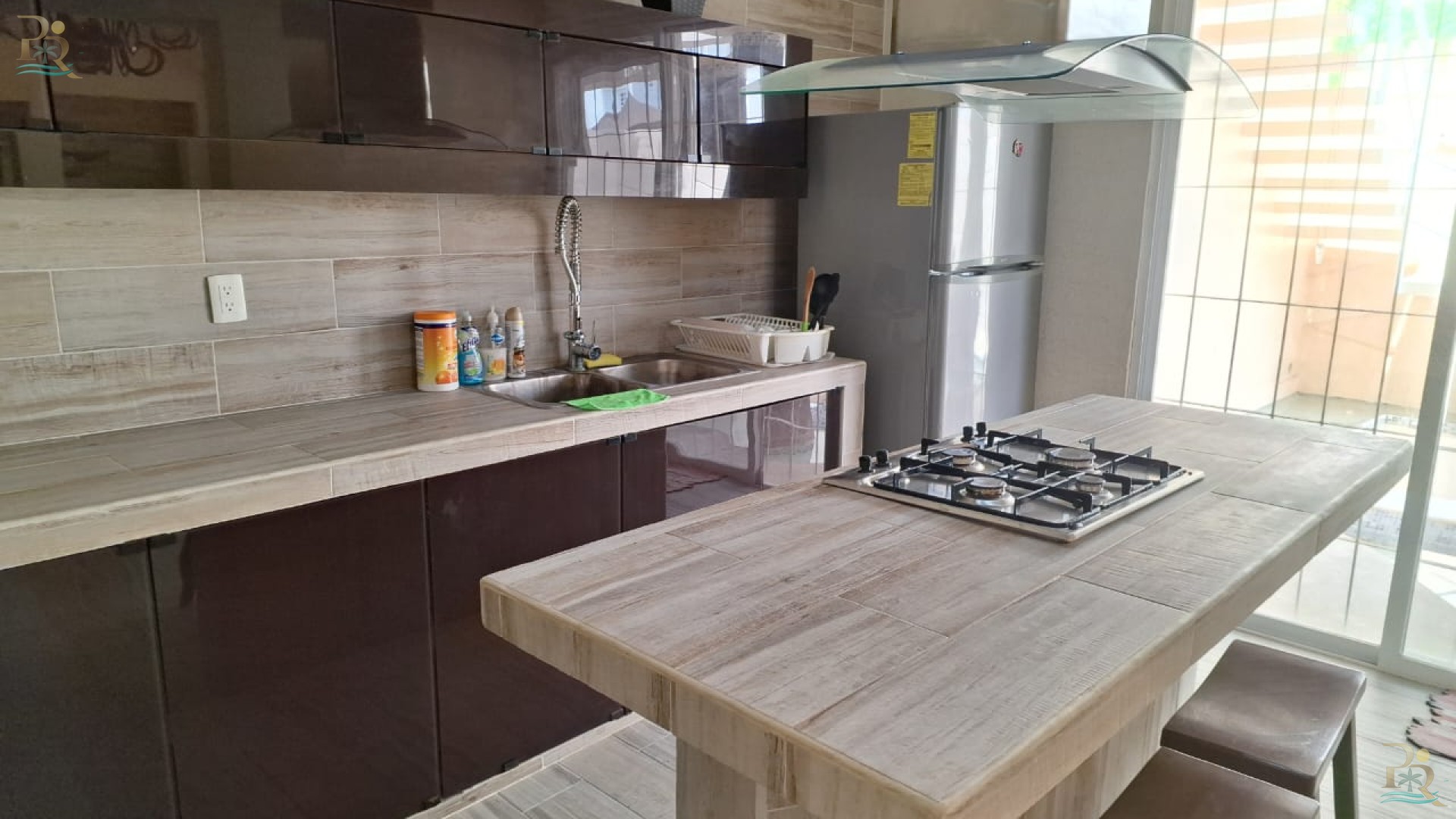 Property gallery HOUSE WALKING TO THE BEACH