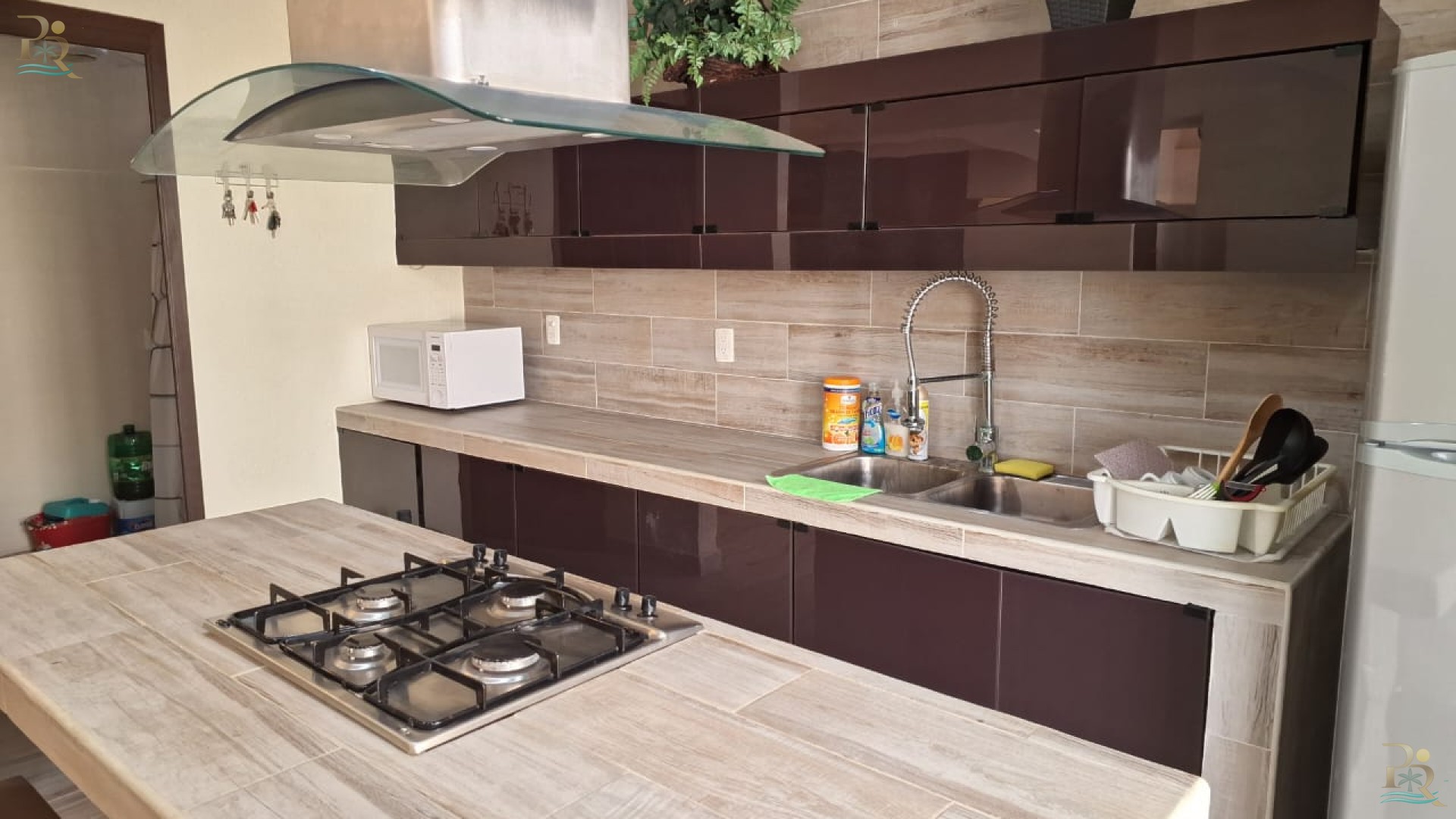 Property gallery HOUSE WALKING TO THE BEACH