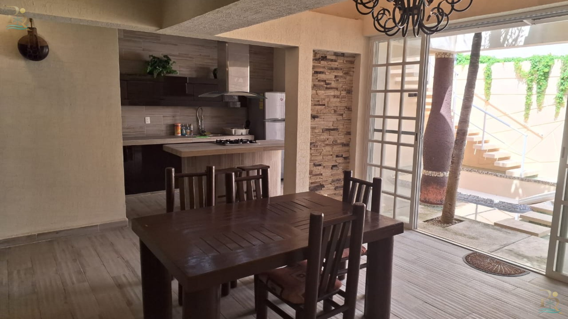 Property gallery HOUSE WALKING TO THE BEACH