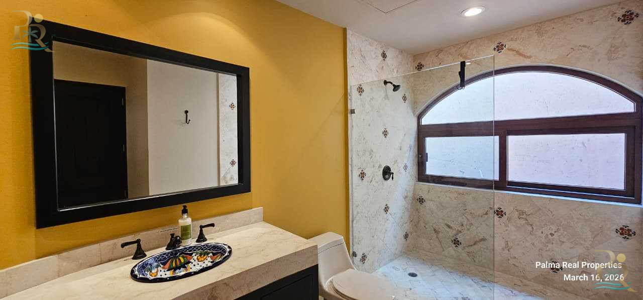 Property gallery "Waterfront Mansion with Private Dock & 5 Luxury Suites."