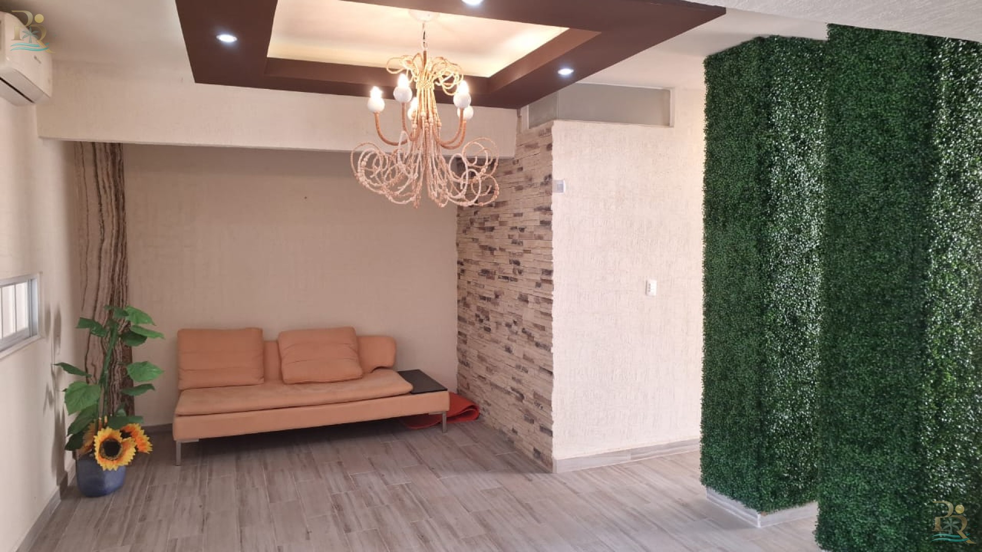 Property gallery HOUSE WALKING TO THE BEACH