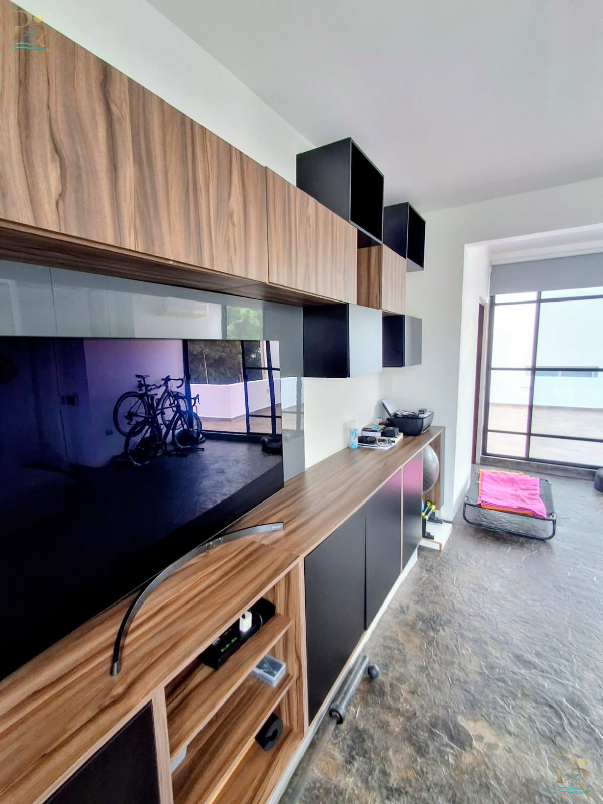 Property gallery Elegant contemporary house