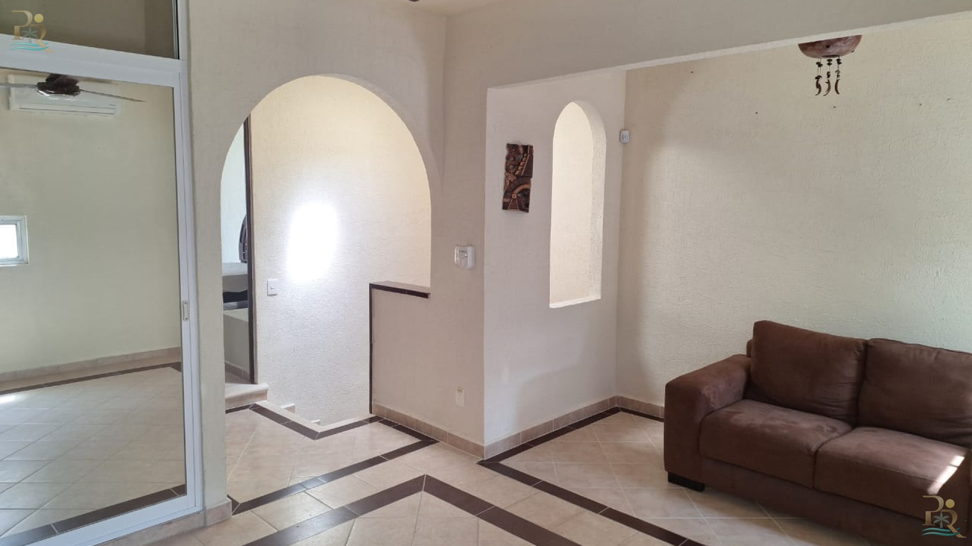 Property gallery HOUSE WALKING TO THE BEACH