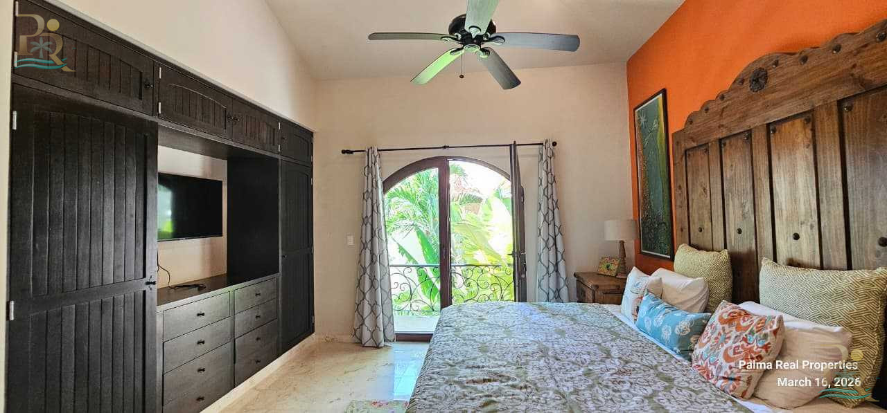 Property gallery "Waterfront Mansion with Private Dock & 5 Luxury Suites."