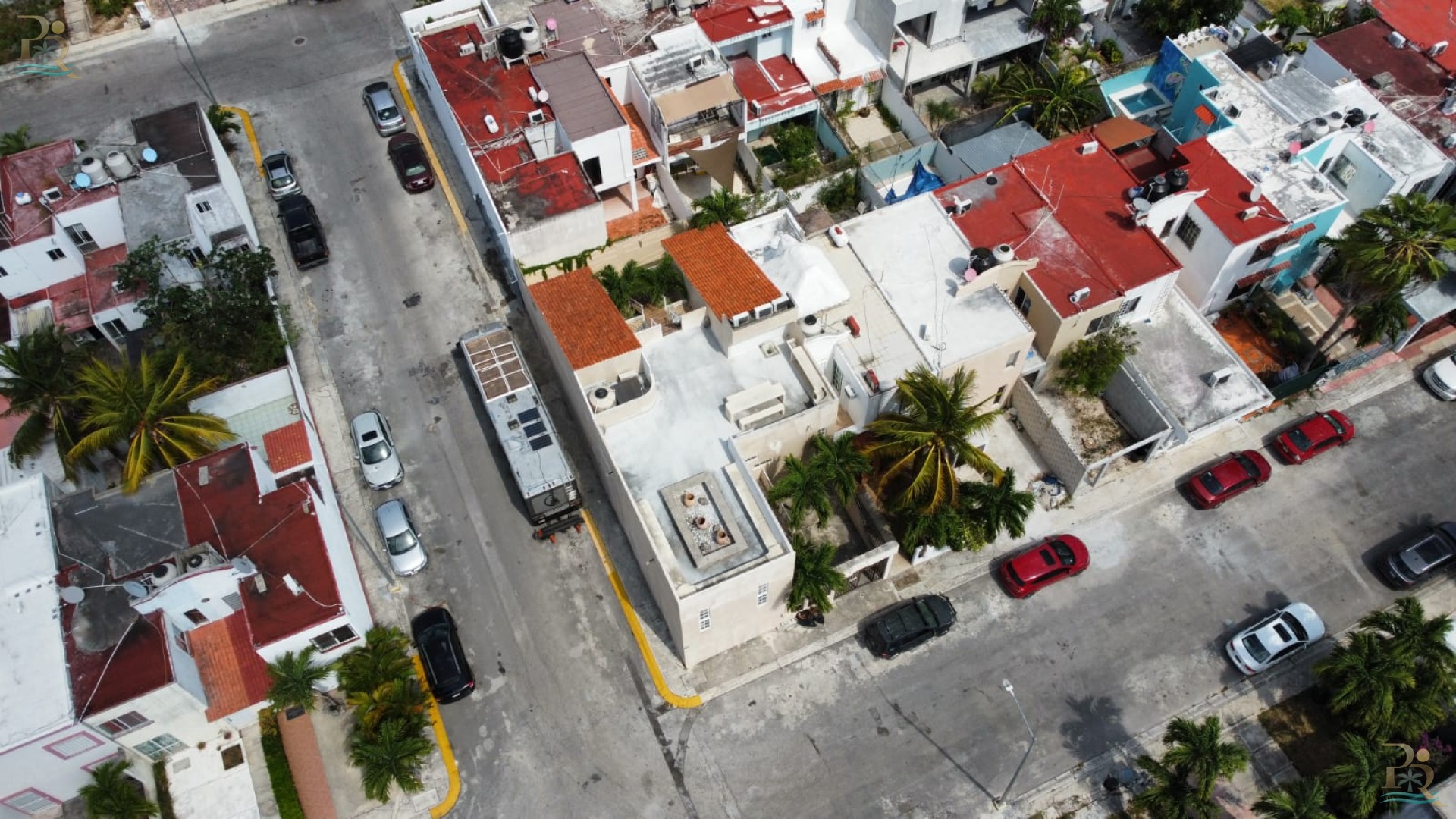 Property gallery HOUSE WALKING TO THE BEACH