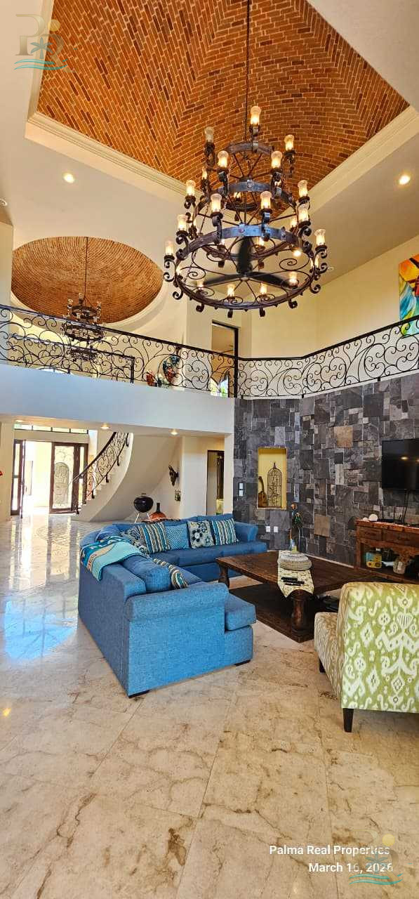 Property gallery "Waterfront Mansion with Private Dock & 5 Luxury Suites."