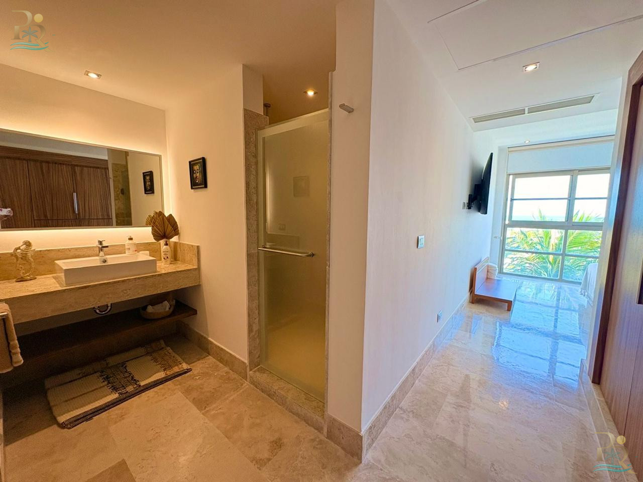 Property gallery Stylish oceanfront luxury condo for long-term living
