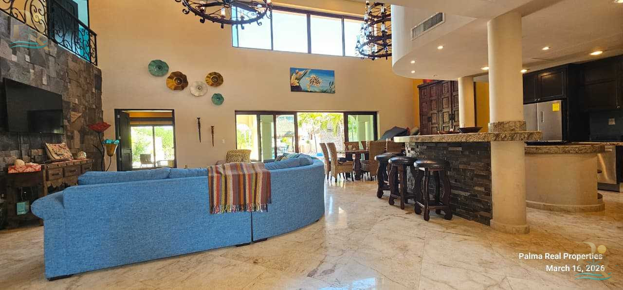 Property gallery "Waterfront Mansion with Private Dock & 5 Luxury Suites."