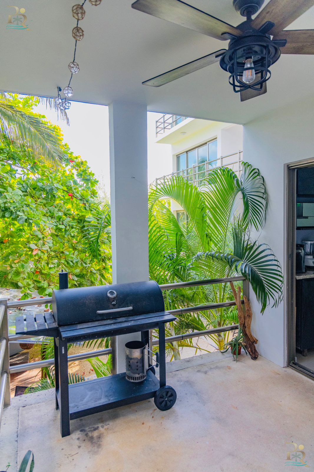 Property gallery APARTMENT STEPS FROM THE BEACH