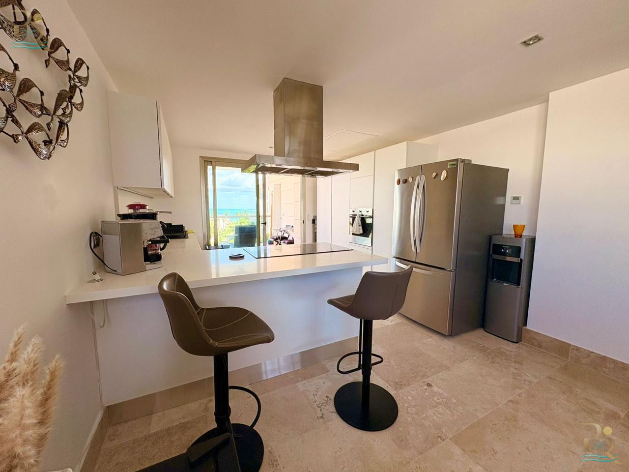 Property gallery Stylish oceanfront luxury condo for long-term living