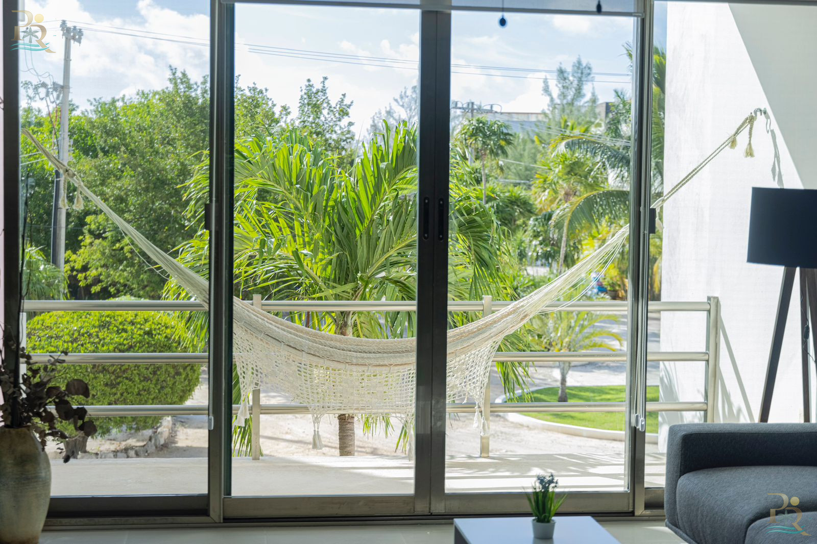 Property gallery APARTMENT STEPS FROM THE BEACH