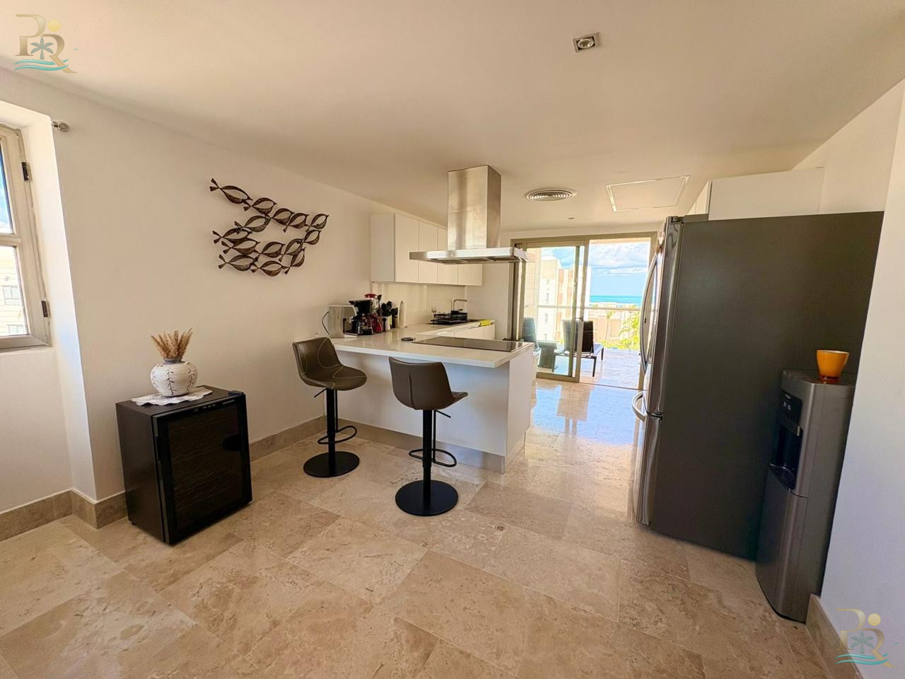 Property gallery Stylish oceanfront luxury condo for long-term living
