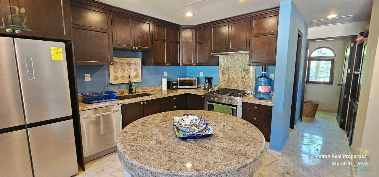 Property gallery "Waterfront Mansion with Private Dock & 5 Luxury Suites."