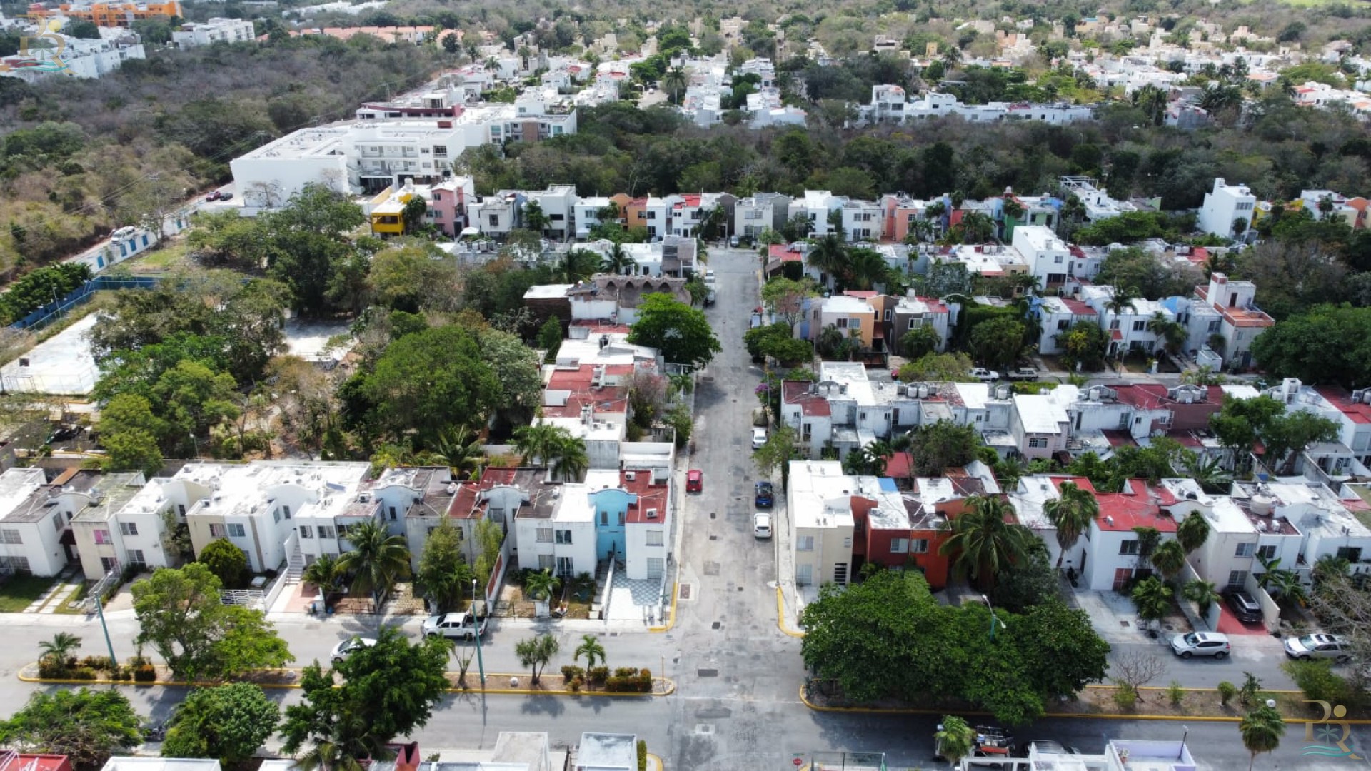 Property gallery HOUSE WALKING TO THE BEACH